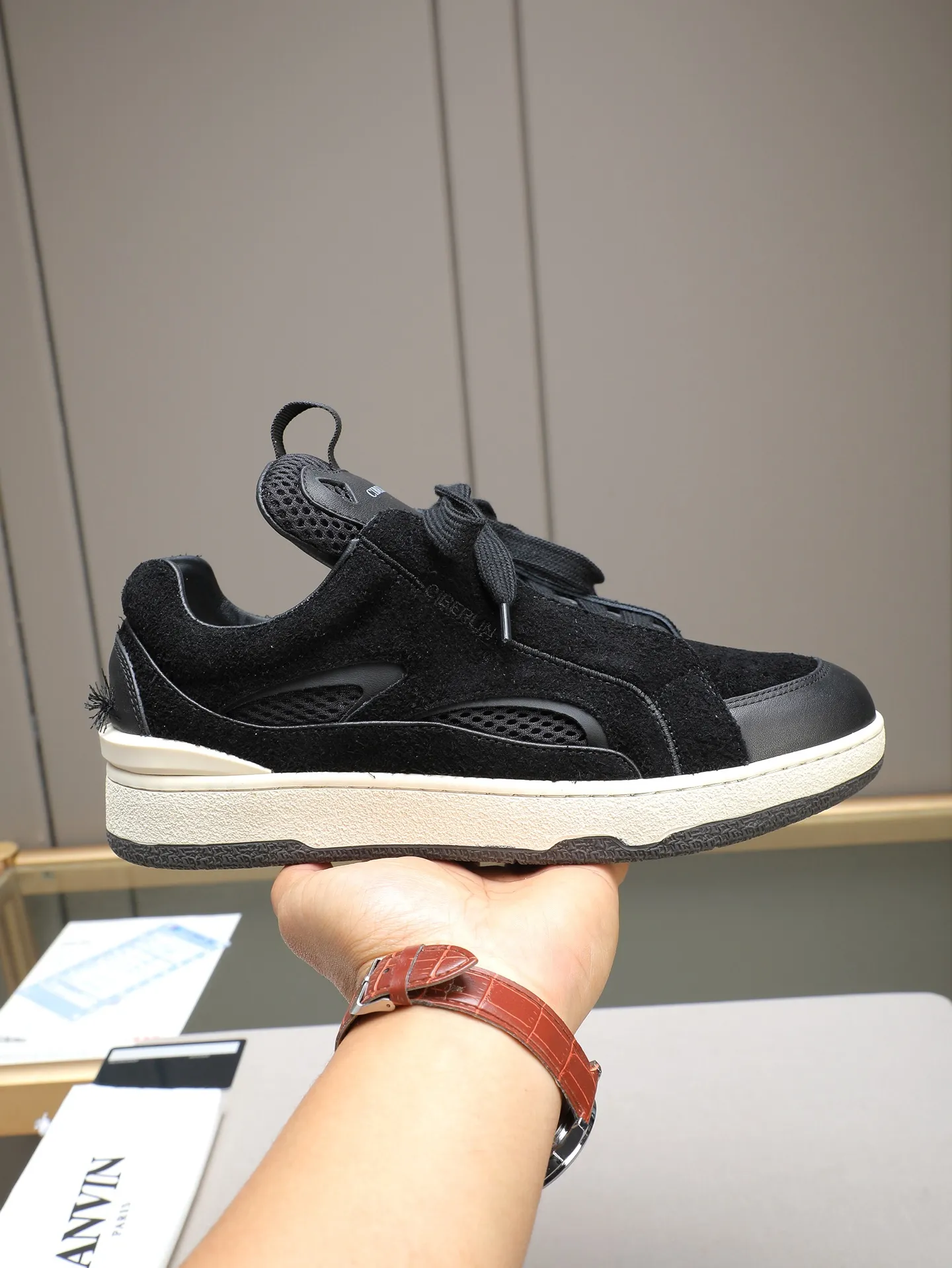 Men's shoes 💰640 [LANVIN] The latest fashionable item! High quality CLAY series‼ ️ The latest trendy products of the season 🌈Many bloggers have planted grass and purchased the original open-mold customization. The upper and outsole are sewn with mark threads without edge sealing. Multiple material splicing combination design. Very versatile for fashionable and casual wear. Comfortable on the feet. Self-recommended. Upper cowhide + cow suede + breathable mesh lining. Foot-padding cowhide. Exclusive original open-mold clear logo rubber outsole ⚠️38-44 (customized for 45)